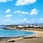 Вилла Del Mar Lanzarote - Luxury Beachhouse Арресифе