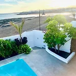 Вилла Del Mar Lanzarote - Luxury Beachhouse Арресифе